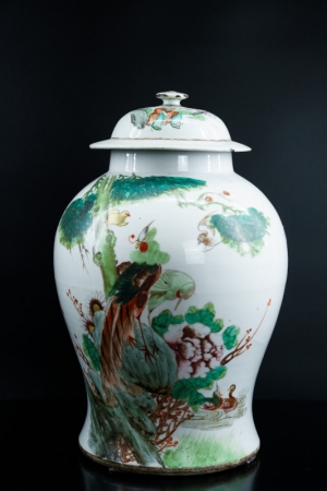 Palace vase with birds